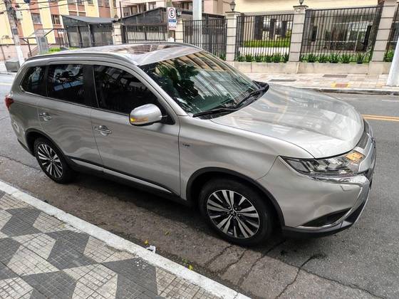 MITSUBISHI OUTLANDER 3.0 MIVEC V6 GASOLINA HPE-S AWD AUTOMÁTICO